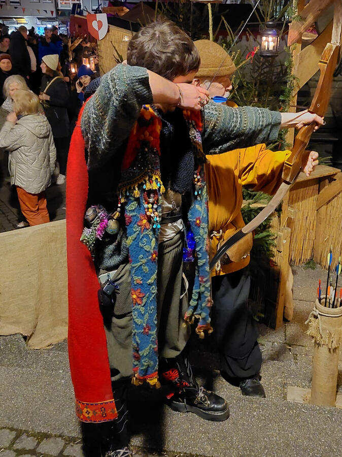 Kostüm (handbestickt/gefilzt, Walkloden/Wolle)